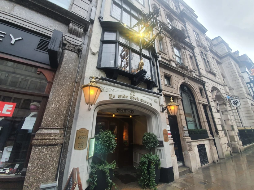 Таємний Лондон: книгарні, кафе і місця, де народжувалась література - 6