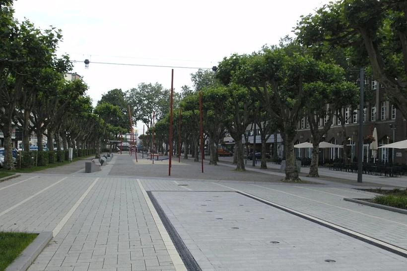File:Saporoshjeplatz Oberhausen.jpg