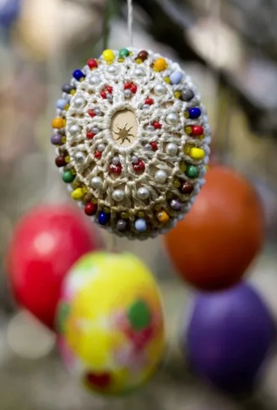 Німецька родина прикрасила дерево 10 тисячами яєць - 6