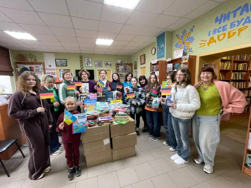 Для бібліотек Лозової передали майже тисячу книжок із Німеччини - 4