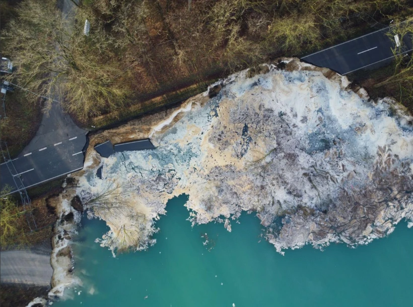 У Німеччині обвалився відрізок дороги: утворилося провалля завдовжки близько 80 метрів - 3