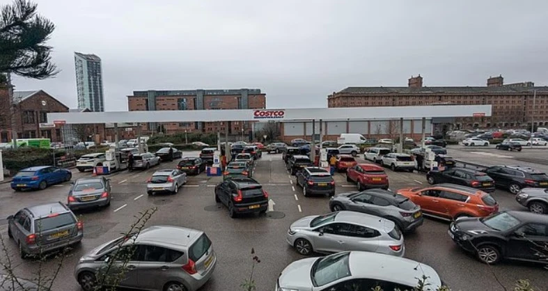 Через війну на Близькому Сход британці штурмують АЗС - 3 - Relocate.to Через війну на Близькому Сход британці штурмують АЗС - 3