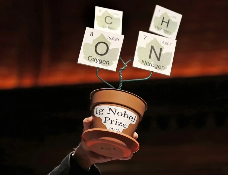 Шнобелівську премію вперше проведуть в Європі - 3