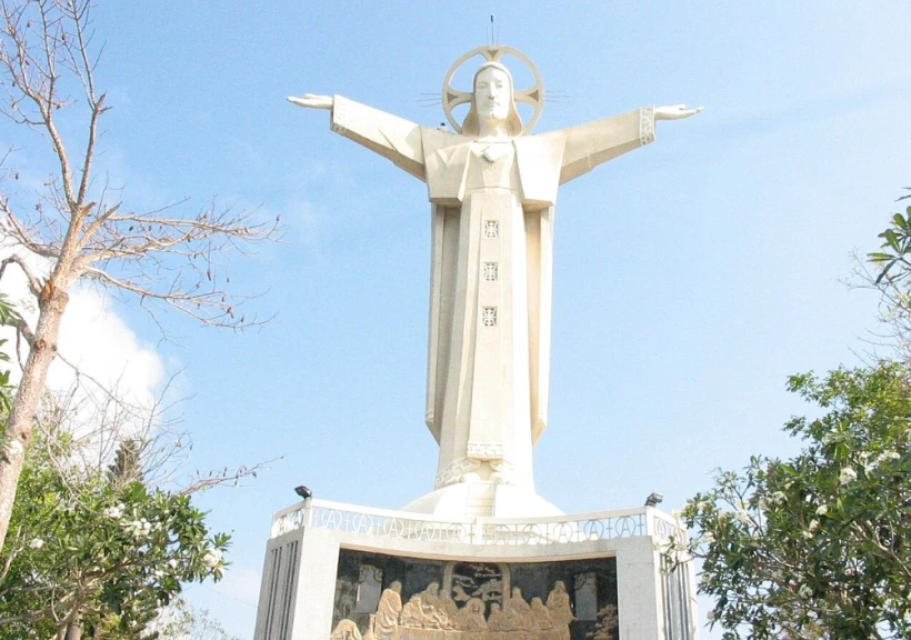 Найвищі статуї Христа у світі: 10 монументів, які варто побачити (ФОТО) - 10 - Relocate.to Найвищі статуї Христа у світі: 10 монументів, які варто побачити (ФОТО) - 10