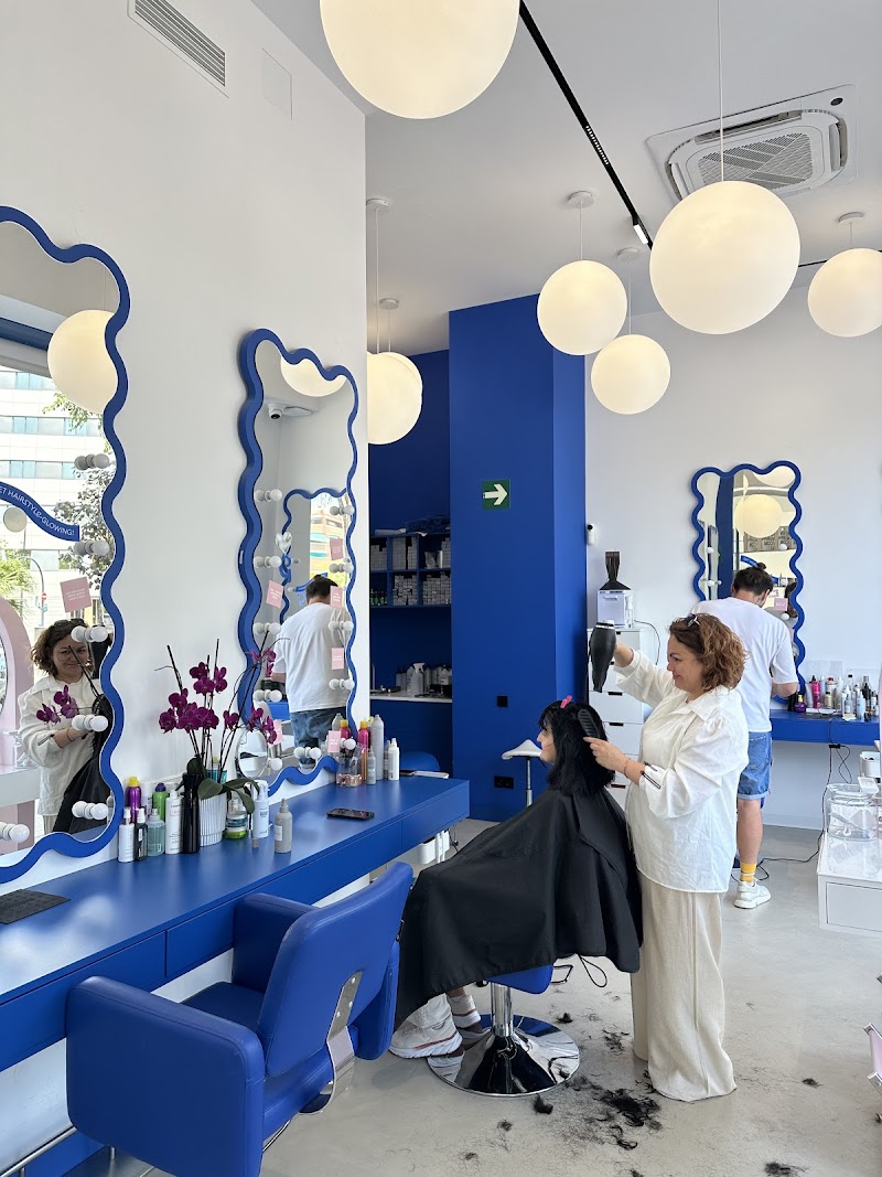 G×Bar Valencia - Cabello Maquillaje Uñas Piel