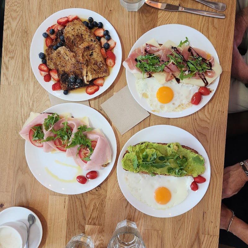 Yanetta: brunch, coffee & pastries