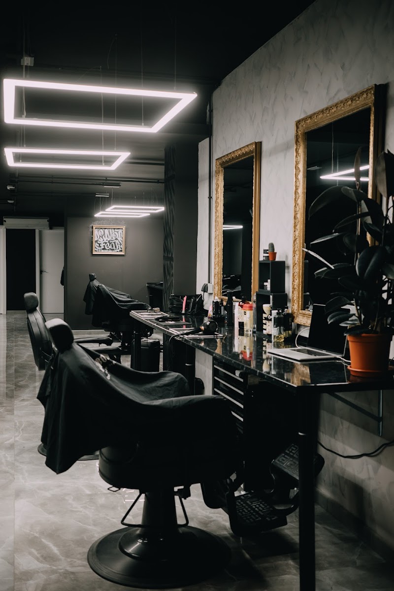 13 ÁNGELES BARBERSHOP TATTOO