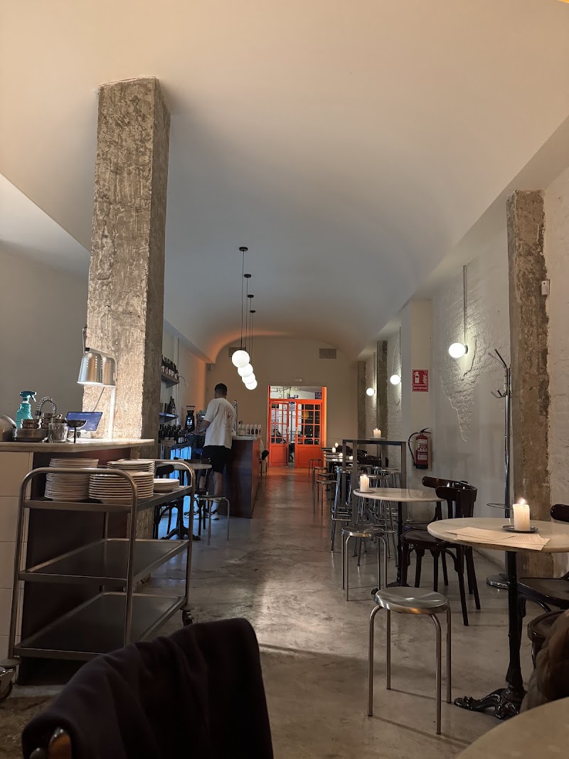 Dentro - Natural Wine Bar