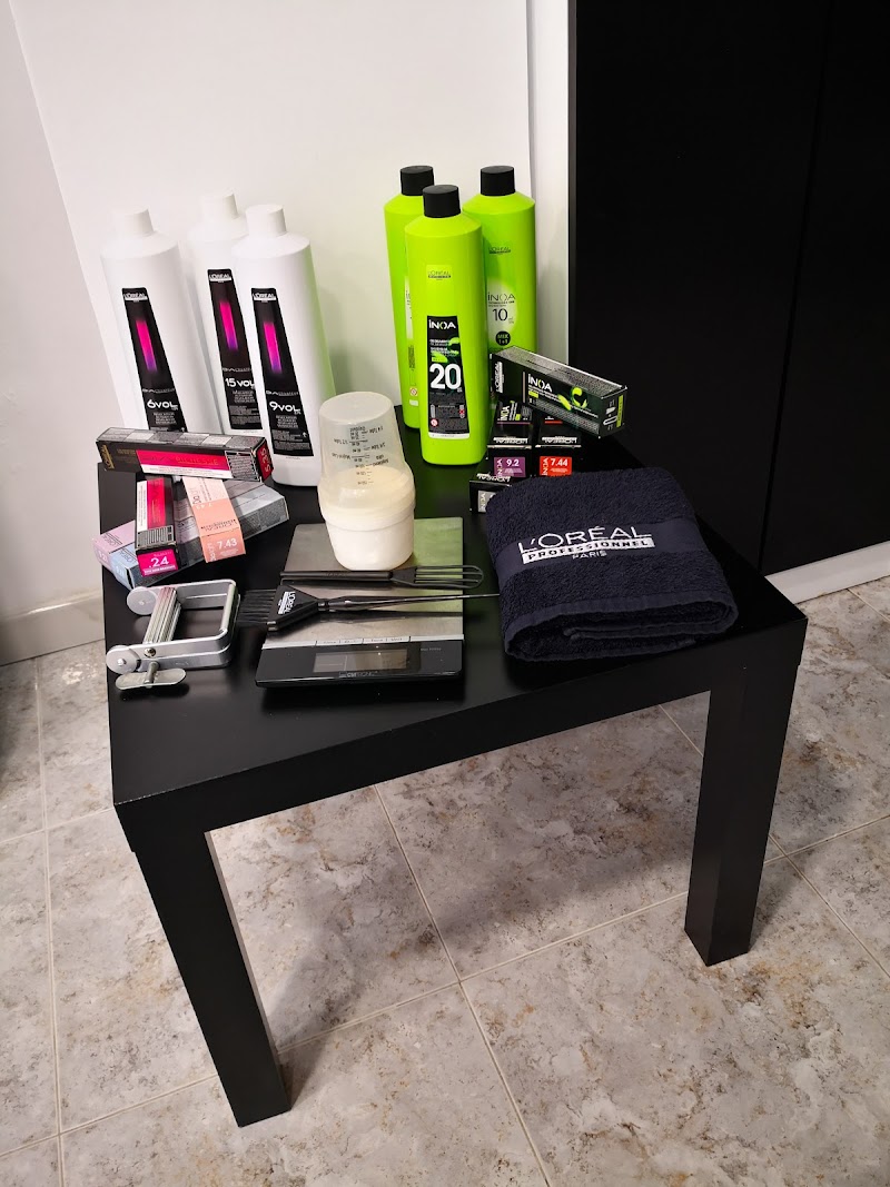 "Miracle Workers by Olek" - Hairsalon in Barcelona