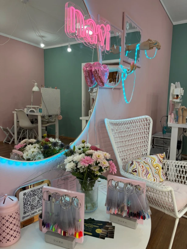 Navi Nails Studio