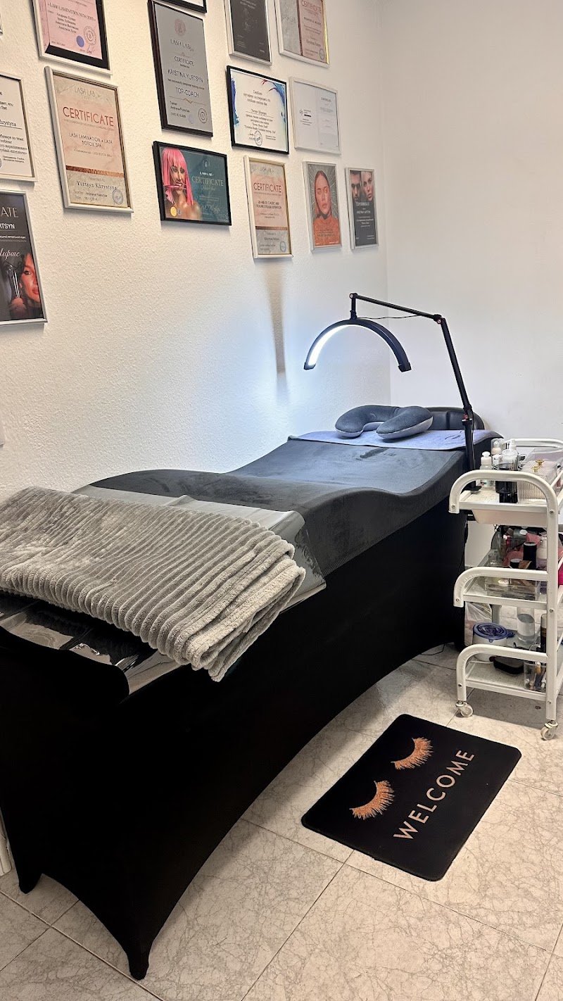 Estudio de Pestañas y Cejas Valencia – Kristina Yurtsyn/ Нарощення та ламінування вій та брів у Валенсії