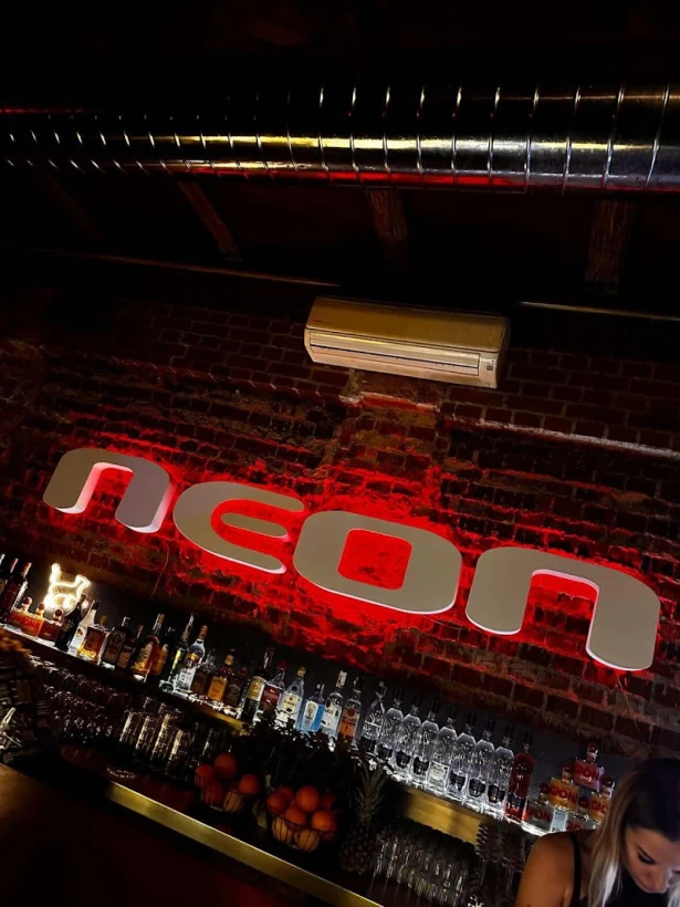 Бар «Neon»
