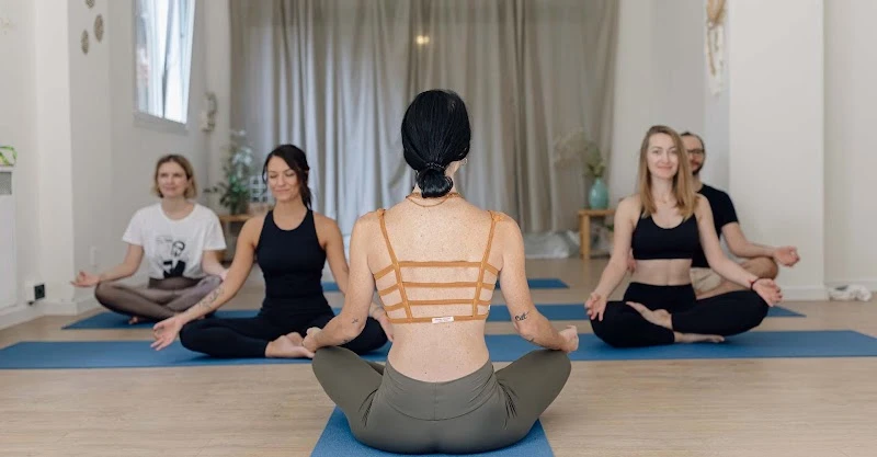 Amare Yoga Bologna - Yoga studio & Formazione Yoga