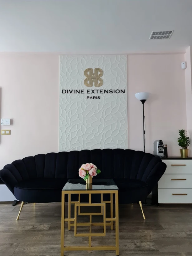 DIVINE EXTENSION Paris by Alicia MERLIN