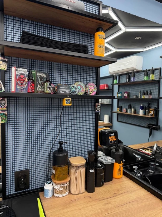 Konstancin-Jeziorna BARBERSHOP Label Style