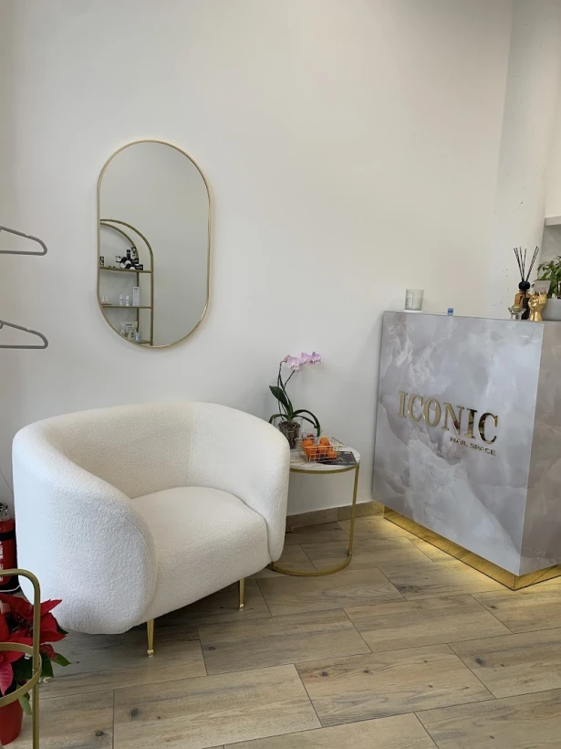 ICONIC Nail Space | Manicure Bażantów