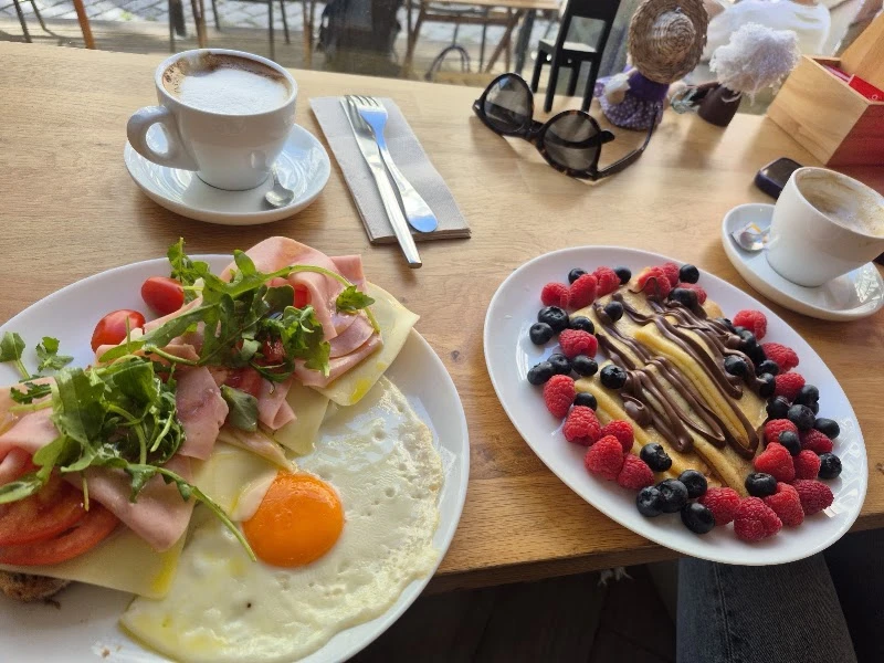Yanetta: brunch, coffee & pastries