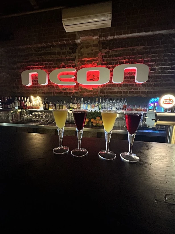 Бар «Neon»